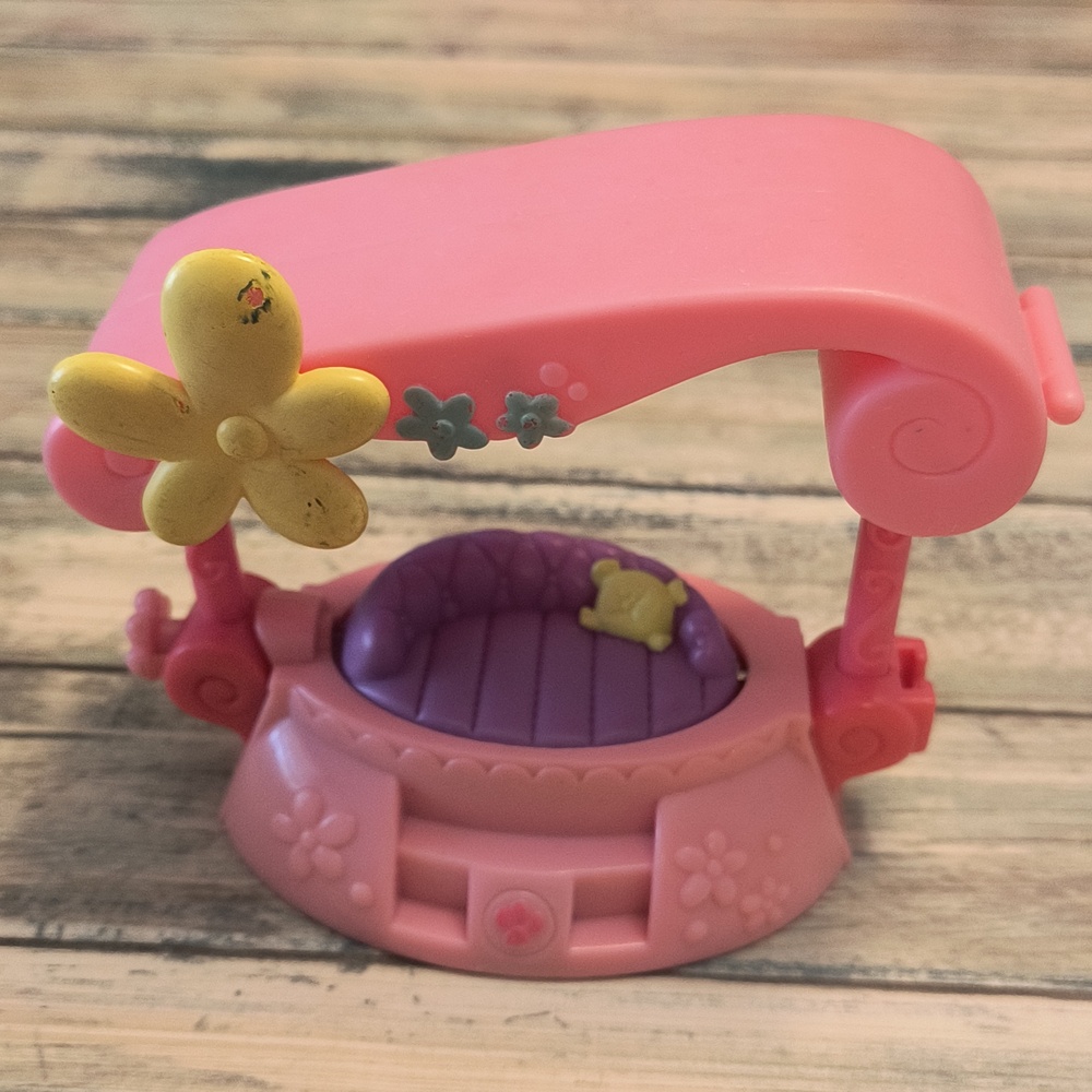 ✨ Littlest Pet Shop (LPS) Accessories Lot – Pet Bed, Carrier, Playset Pieces ✨ - Picture 8 of 10